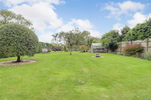 5 bedroom detached house for sale, Main Road, Newport