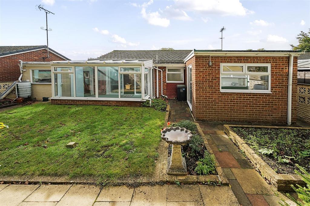 Bradstow Way 2 Bedroom Bungalow Broadstairs - gard