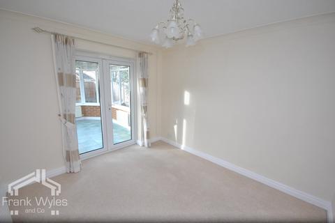 4 bedroom detached house to rent, Cardinal Gardens, Lytham St Annes, Lancashire