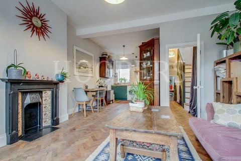 2 bedroom duplex for sale, Sandringham Road, London, NW2