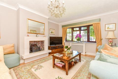 4 bedroom detached house for sale, Tudor Avenue, Dymchurch, Kent