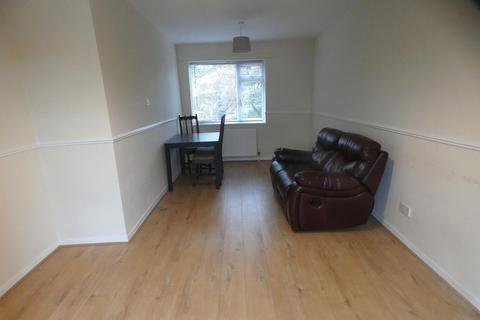 2 bedroom semi-detached house to rent, Chapel Road, Prestwich, M25