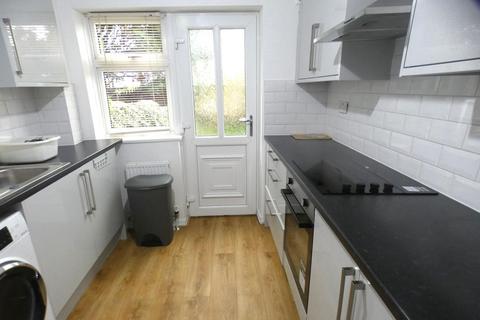 2 bedroom semi-detached house to rent, Chapel Road, Prestwich, M25