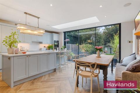 97 Halstead Road, London, N21 3DR