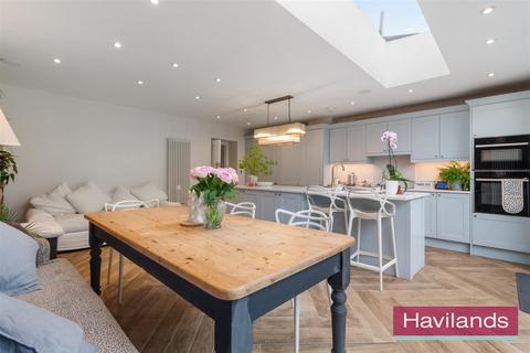 97 Halstead Road, London, N21 3DR