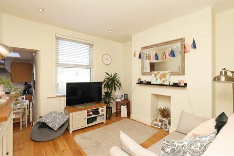 1 bedroom flat to rent, Wadham Road, London