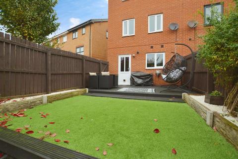 4 bedroom end of terrace house for sale, Kingfisher Way, Scunthorpe