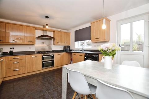 4 bedroom end of terrace house for sale, Kingfisher Way, Scunthorpe