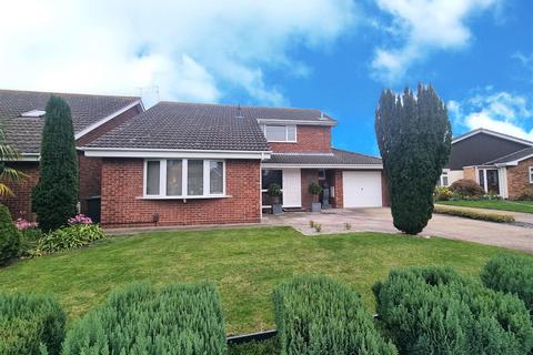 4 bedroom detached house for sale, Wedgewood Court, Gorleston