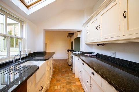 4 bedroom cottage for sale, Norwich Road, Fakenham, Norfolk, NR21