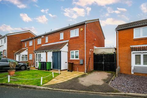 2 bedroom end of terrace house for sale, Greenbank Close, North Chingford