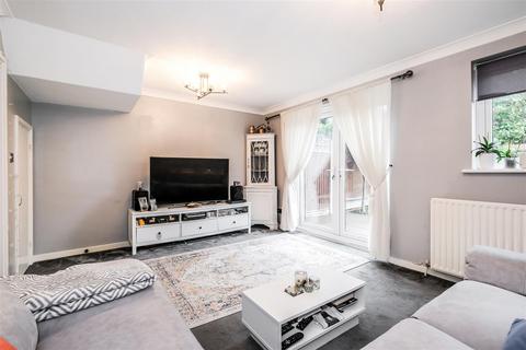 22 Greenbank Close, Chingford, London, E4 6TT