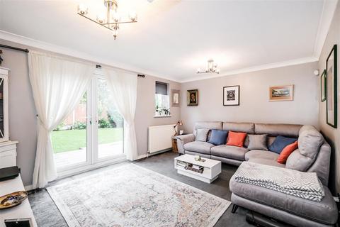22 Greenbank Close, Chingford, London, E4 6TT