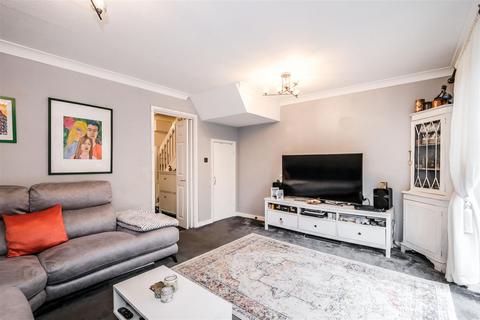 22 Greenbank Close, Chingford, London, E4 6TT
