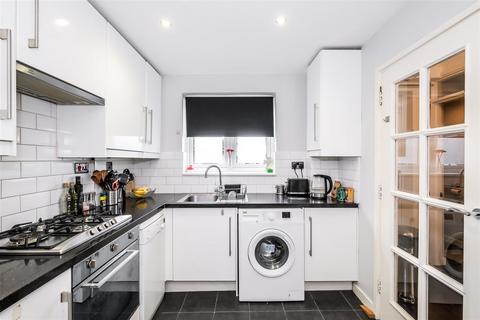 22 Greenbank Close, Chingford, London, E4 6TT