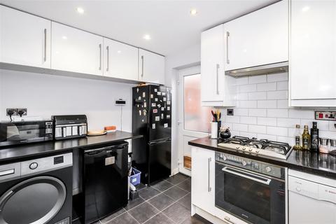 22 Greenbank Close, Chingford, London, E4 6TT