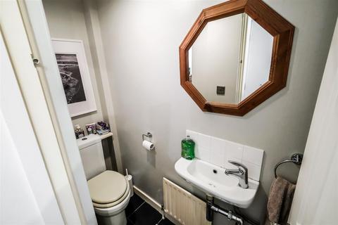 22 Greenbank Close, Chingford, London, E4 6TT