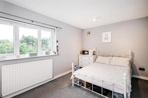 22 Greenbank Close, Chingford, London, E4 6TT