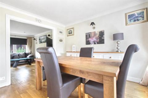 4 bedroom detached house for sale, Windsor Close, Cheshunt