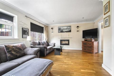 4 bedroom detached house for sale, Windsor Close, Cheshunt