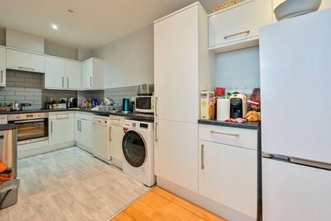 2 bedroom flat to rent, Newington Causeway, Elephant and Castle, London, SE1