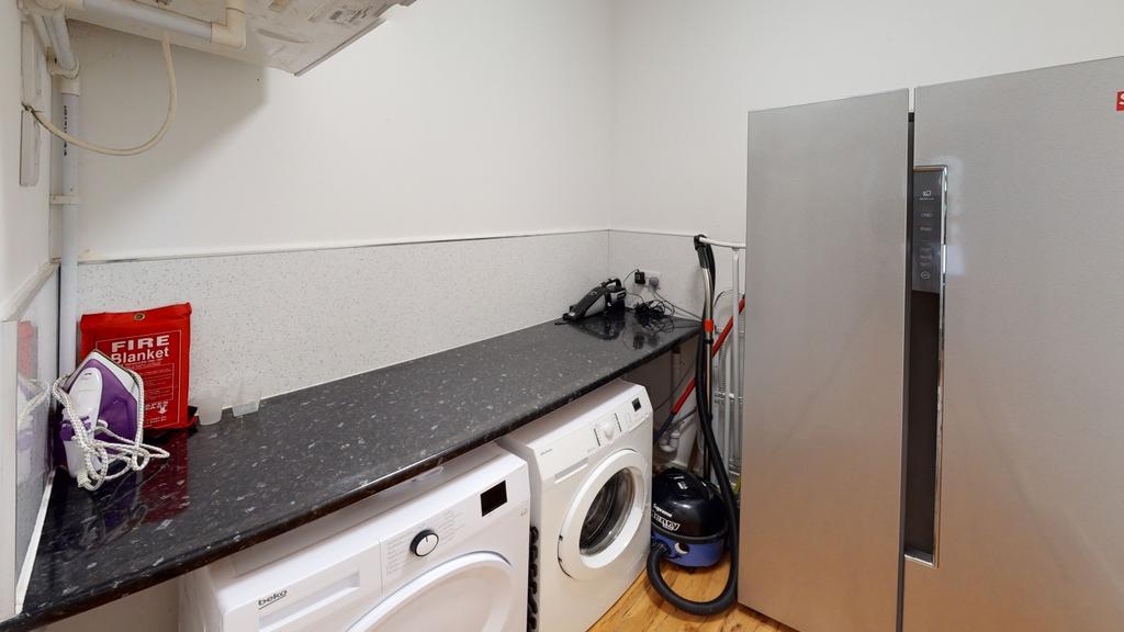 6-54-Glasshouse-St-Laundry