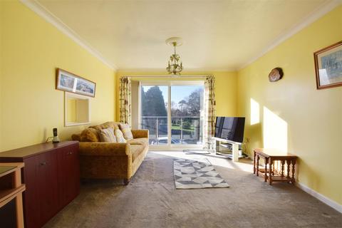 2 bedroom flat for sale, Heighton Close, Bexhill-On-Sea