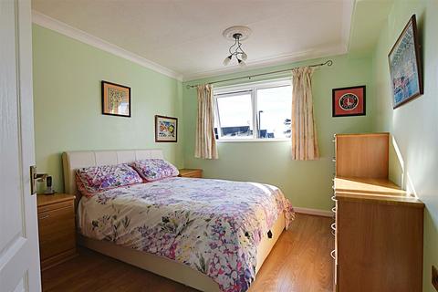 2 bedroom flat for sale, Heighton Close, Bexhill-On-Sea