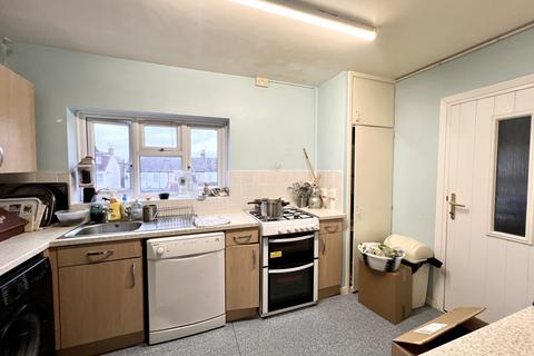 3 bedroom flat to rent, Ashton Road, EN3