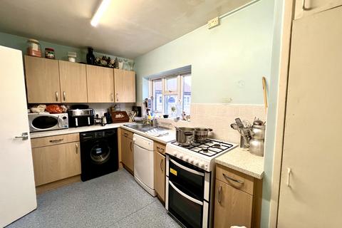 3 bedroom flat to rent, Ashton Road, EN3