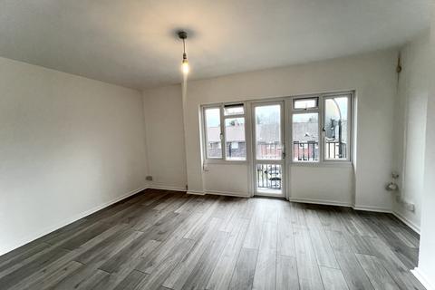 3 bedroom flat to rent, Ashton Road, EN3