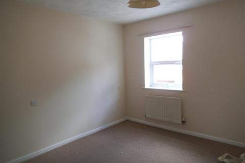 2 bedroom end of terrace house to rent, Carter Close, Abbey Fields