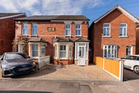 3 bedroom semi-detached house to rent, Blackamoor Lane, Maidenhead SL6