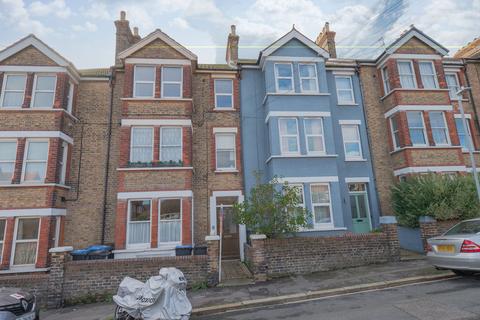 2 bedroom flat for sale, Lyndhurst Road, Ramsgate, CT11