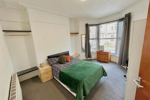 4 bedroom private hall to rent, Blades Street, Lancaster LA1