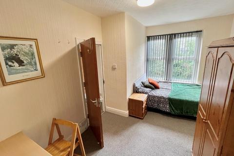 4 bedroom private hall to rent, Blades Street, Lancaster LA1