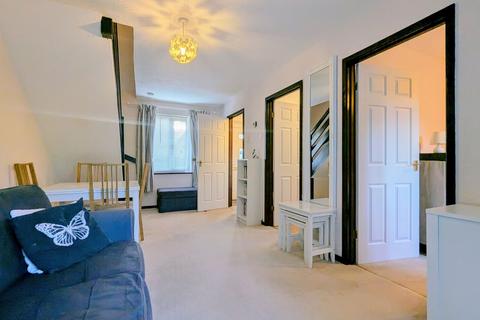2 Caesars Close, Bancroft, Milton Keynes, MK13 0QD
