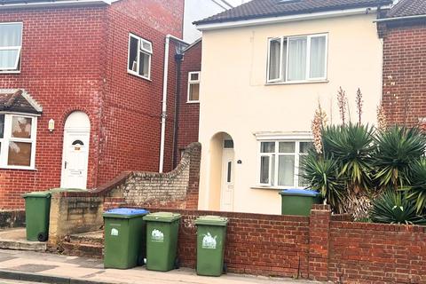 8 bedroom terraced house to rent, Lodge Road, Southampton