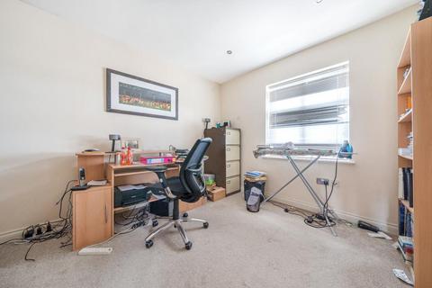 2 bedroom flat for sale, Shilton Park,  Carterton,  Oxfordshire,  OX18