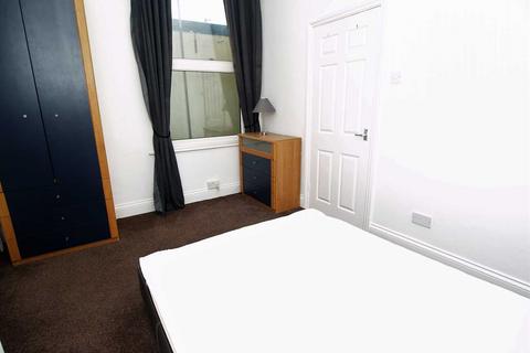 2 bedroom apartment to rent, Mannamead Road, Plymouth