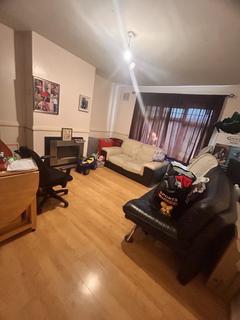 5 bedroom semi-detached house to rent, Bondfield Avenue, Hayes UB4