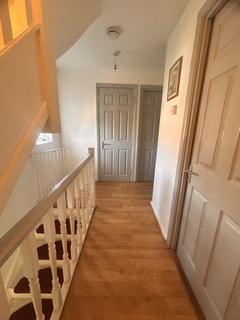 5 bedroom semi-detached house to rent, Bondfield Avenue, Hayes UB4