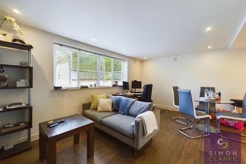 1 bedroom apartment to rent, Great North Road, New Barnet, EN5