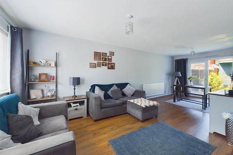 3 Filton Way, Gloucester, GL4 4AX