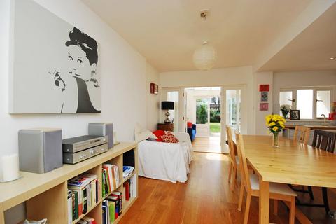 3 bedroom flat to rent, Lacy Road, West Putney, London, SW15