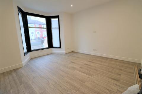 4 bedroom terraced house to rent, Lansdowne Road, Ilford IG3