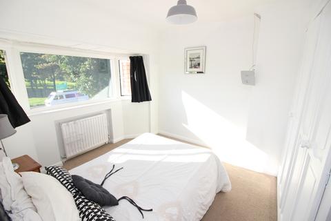 3 bedroom terraced house to rent, Dorchester Road, Worcester Park KT4