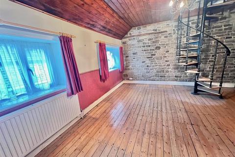 5 Blakestones, Slaithwaite, Huddersfield, HD7 5UF