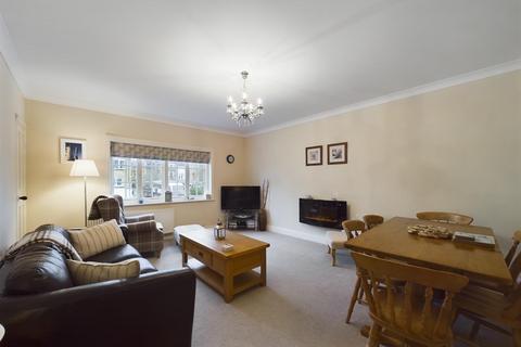 2 bedroom flat for sale, Esplanade Road, Scarborough YO11