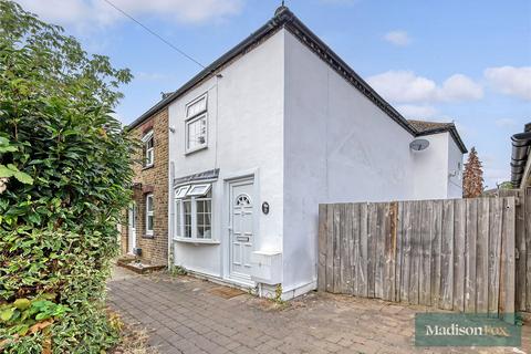 2 bedroom end of terrace house for sale, Tomswood Hill, Ilford IG6